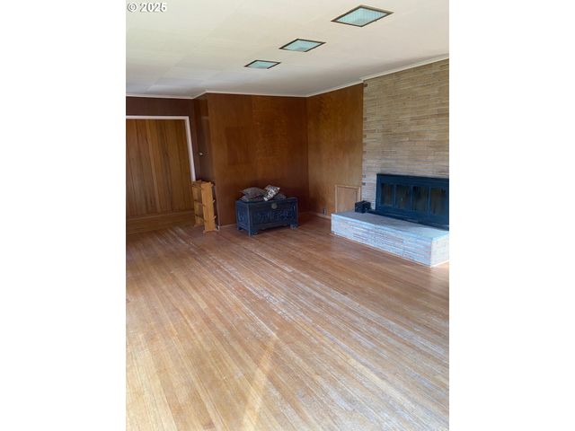 70897 HIGHWAY 101, North Bend, OR 97459