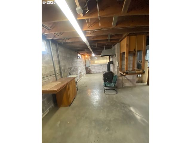 70897 HIGHWAY 101, North Bend, OR 97459