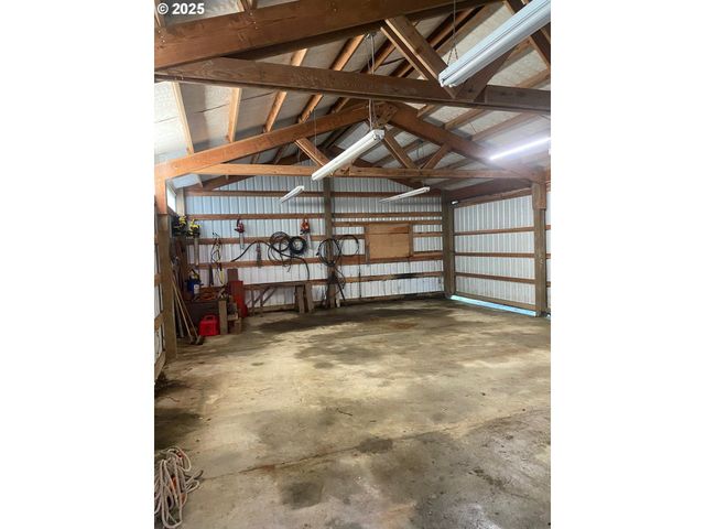 70897 HIGHWAY 101, North Bend, OR 97459