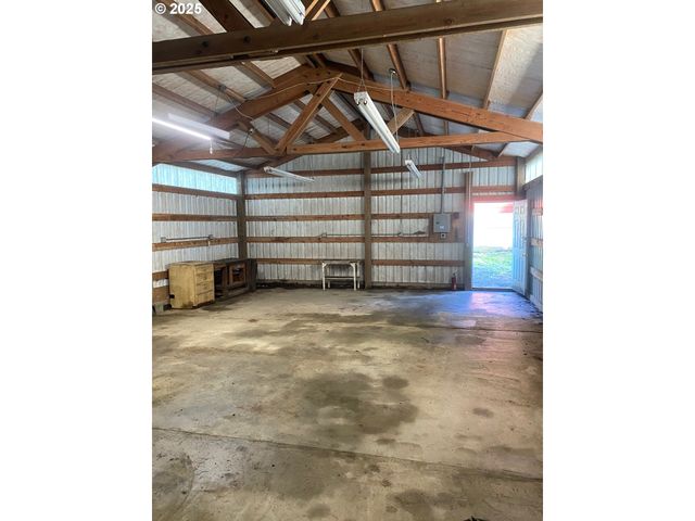 70897 HIGHWAY 101, North Bend, OR 97459