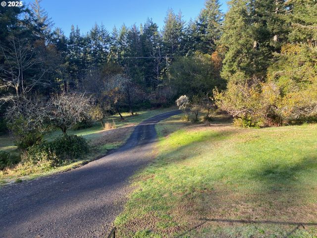 70897 HIGHWAY 101, North Bend, OR 97459