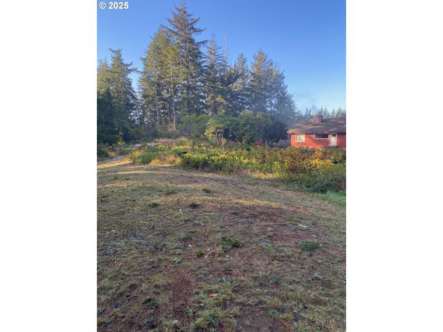 70897 HIGHWAY 101, North Bend, OR 97459