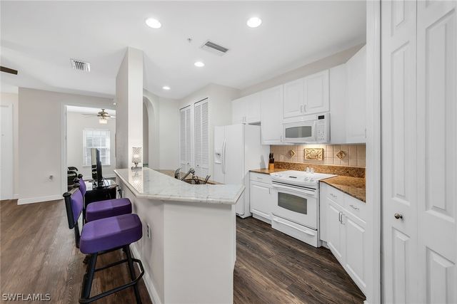 1360 Sweetwater CV 102, Naples, FL 34110