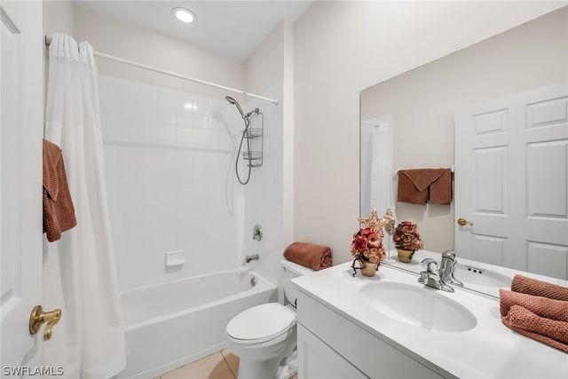 1360 Sweetwater CV 102, Naples, FL 34110