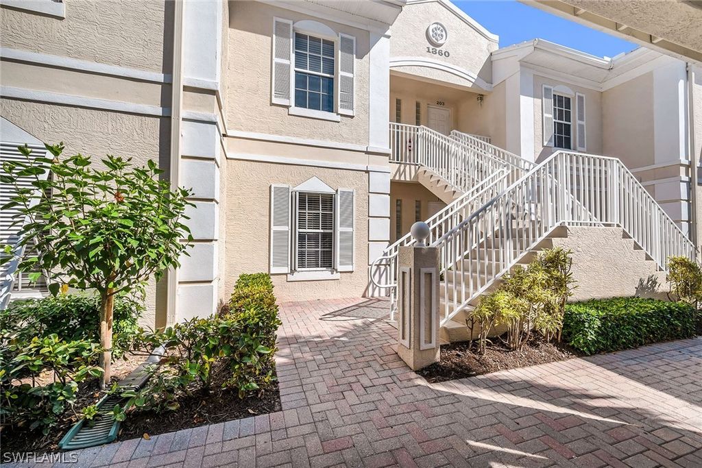 1360 Sweetwater CV 102, Naples, FL 34110