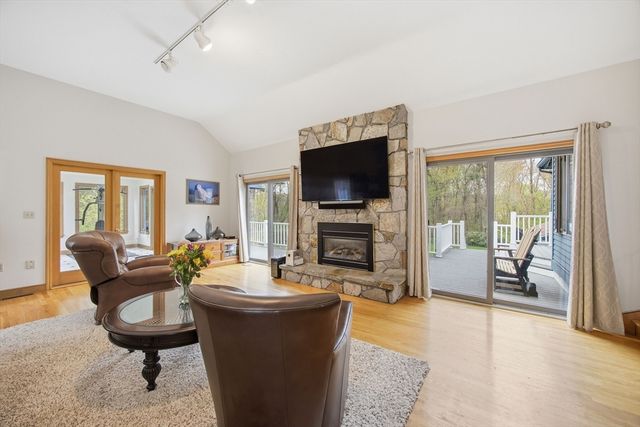 5 Powers Rd, Andover, MA 01810
