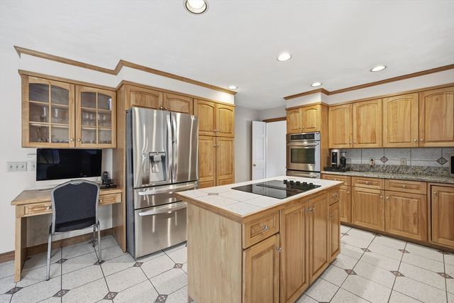 5 Powers Rd, Andover, MA 01810