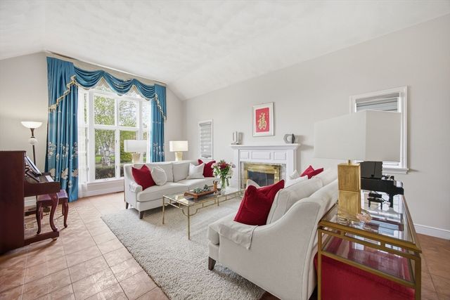 5 Powers Rd, Andover, MA 01810
