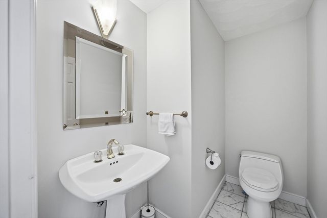 5 Powers Rd, Andover, MA 01810