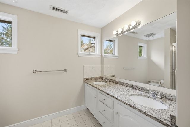 5 Powers Rd, Andover, MA 01810