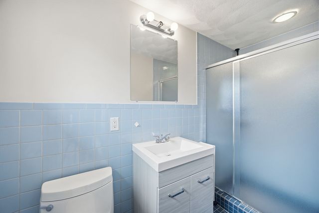 5 Powers Rd, Andover, MA 01810