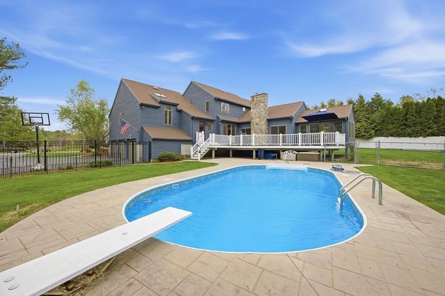 5 Powers Rd, Andover, MA 01810