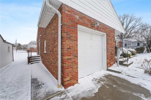 591 Breetz Drive, Campbell, OH 44505