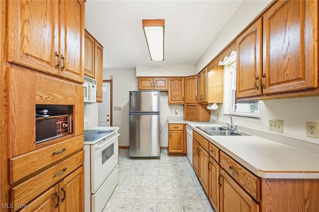 591 Breetz Drive, Campbell, OH 44505