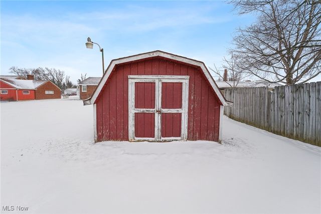 591 Breetz Drive, Campbell, OH 44505