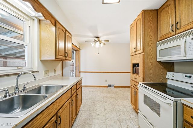 591 Breetz Drive, Campbell, OH 44505