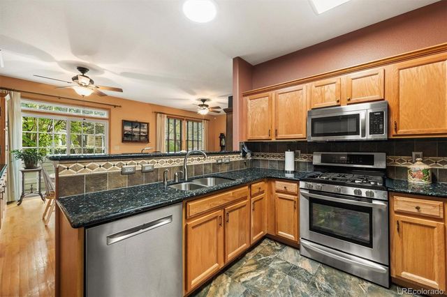 927 S Evanston Circle, Aurora, CO 80012