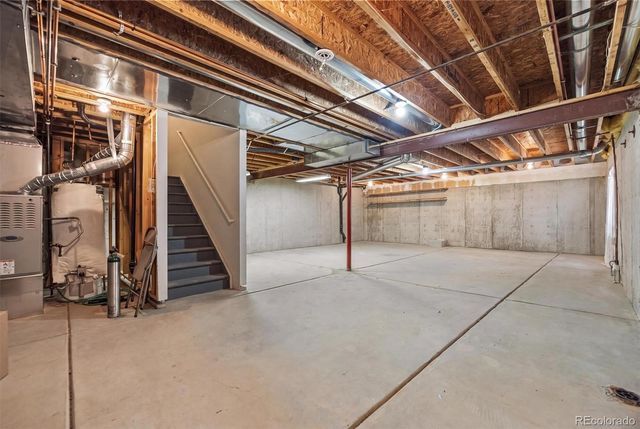 927 S Evanston Circle, Aurora, CO 80012