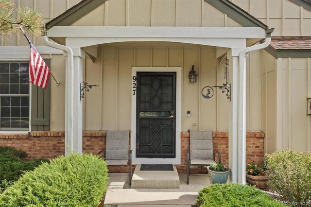 927 S Evanston Circle, Aurora, CO 80012