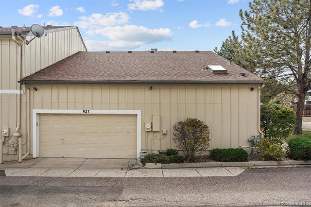 927 S Evanston Circle, Aurora, CO 80012