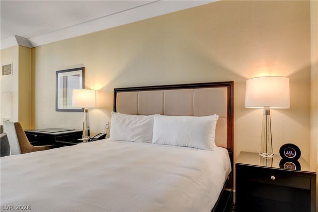 2000 North Fashion Show Drive 3316, Las Vegas, NV 89109