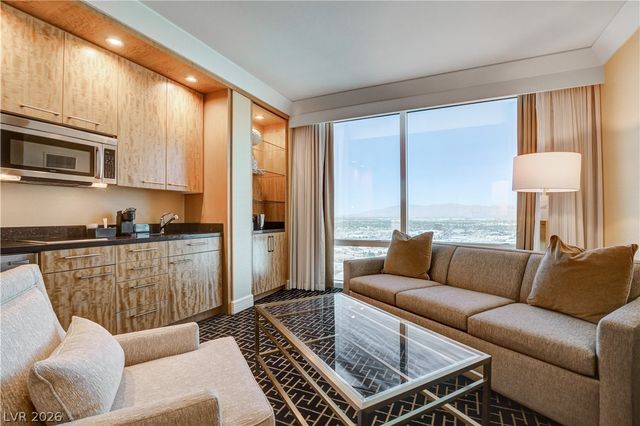 2000 North Fashion Show Drive 3316, Las Vegas, NV 89109