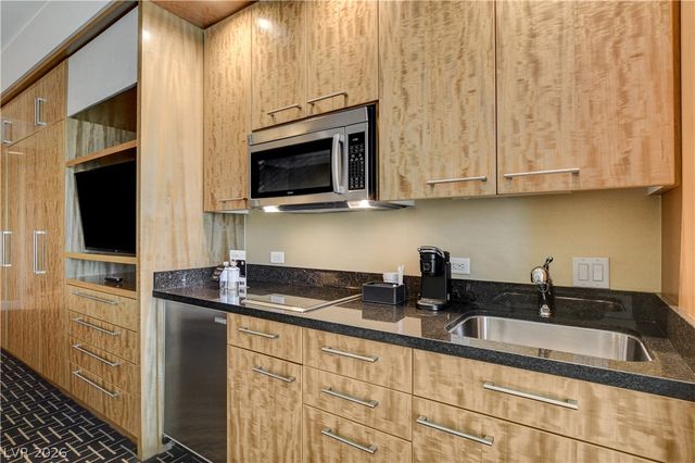 2000 North Fashion Show Drive 3316, Las Vegas, NV 89109