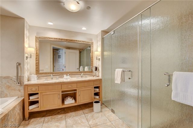 2000 North Fashion Show Drive 3316, Las Vegas, NV 89109