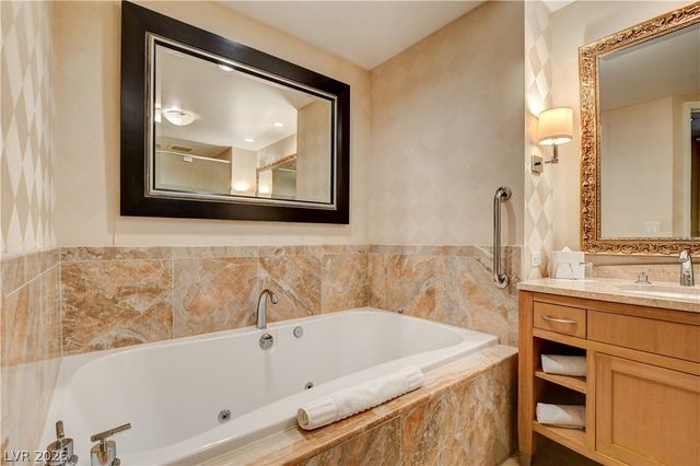 2000 North Fashion Show Drive 3316, Las Vegas, NV 89109