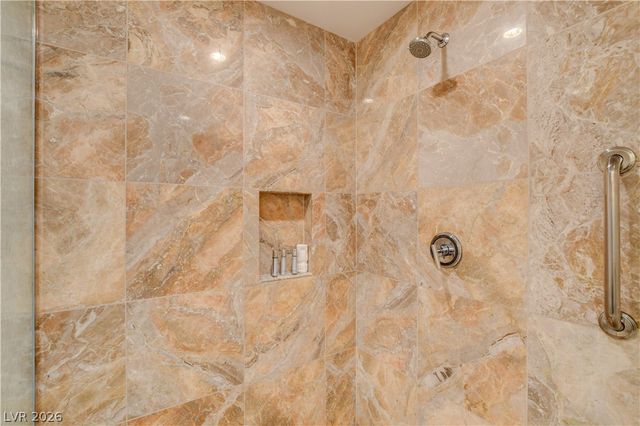 2000 North Fashion Show Drive 3316, Las Vegas, NV 89109