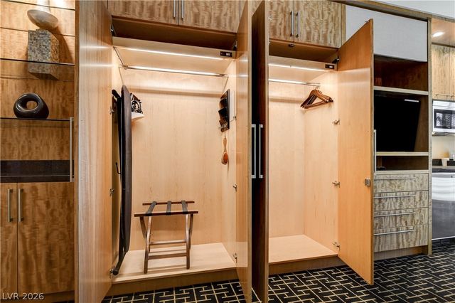 2000 North Fashion Show Drive 3316, Las Vegas, NV 89109