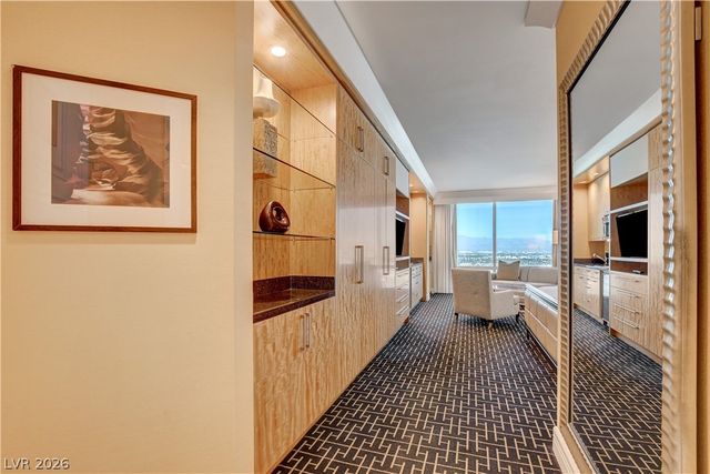 2000 North Fashion Show Drive 3316, Las Vegas, NV 89109