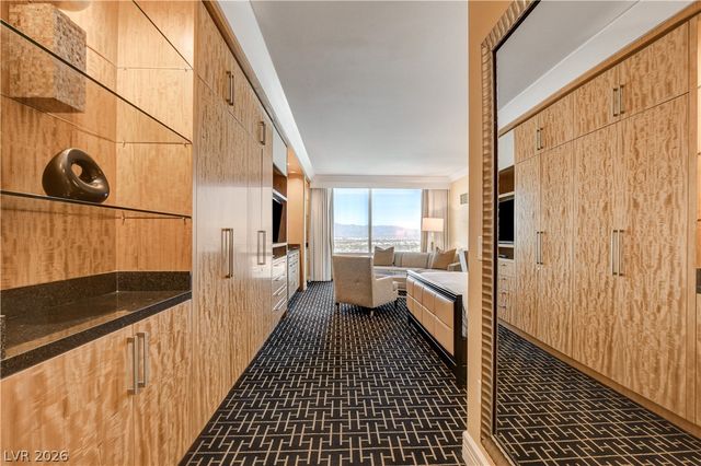 2000 North Fashion Show Drive 3316, Las Vegas, NV 89109