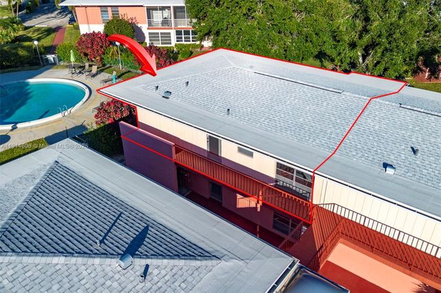 18 Golfs Edge D, West Palm Beach, FL 33417