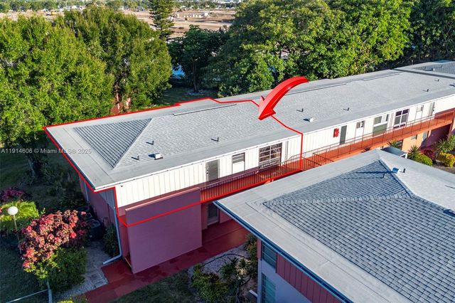 18 Golfs Edge D, West Palm Beach, FL 33417