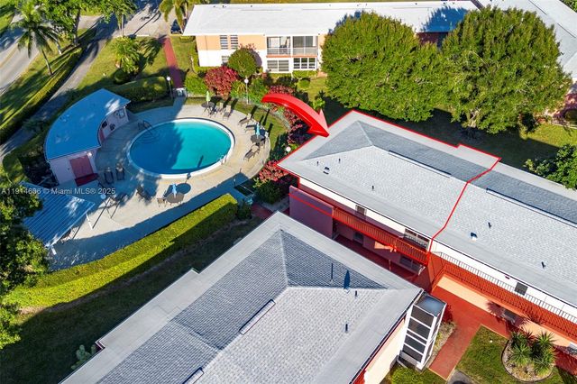 18 Golfs Edge D, West Palm Beach, FL 33417