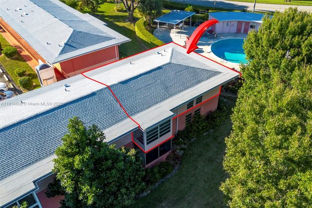 18 Golfs Edge D, West Palm Beach, FL 33417