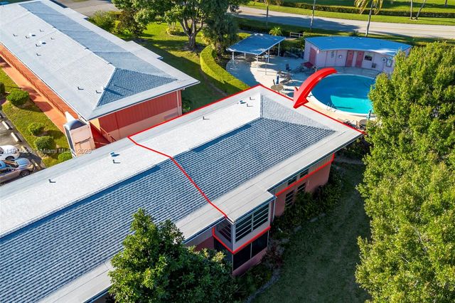 18 Golfs Edge D, West Palm Beach, FL 33417