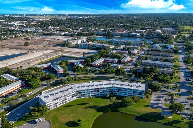 18 Golfs Edge D, West Palm Beach, FL 33417