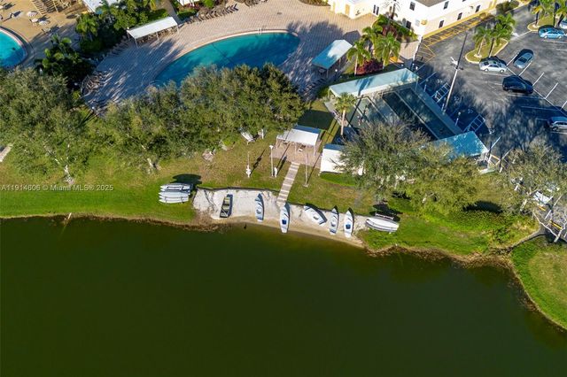 18 Golfs Edge D, West Palm Beach, FL 33417