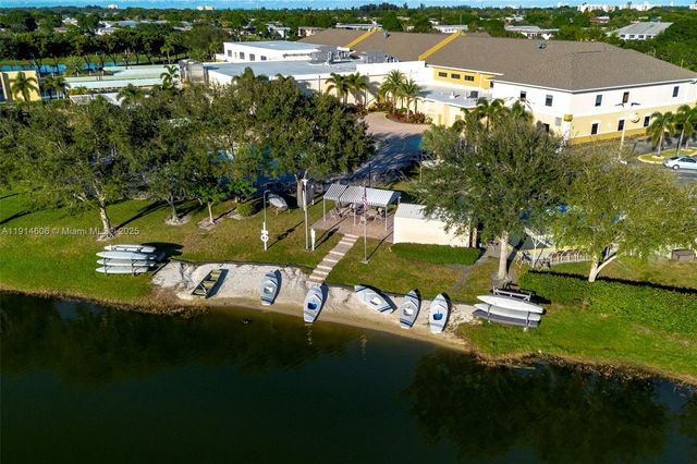 18 Golfs Edge D, West Palm Beach, FL 33417