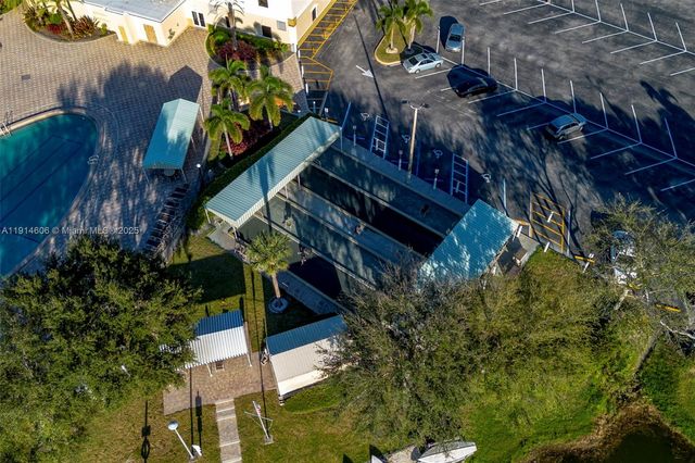 18 Golfs Edge D, West Palm Beach, FL 33417