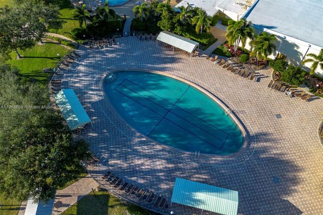 18 Golfs Edge D, West Palm Beach, FL 33417