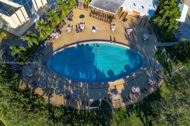 18 Golfs Edge D, West Palm Beach, FL 33417