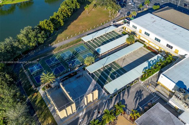 18 Golfs Edge D, West Palm Beach, FL 33417