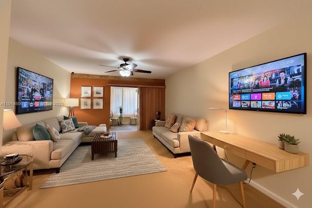 18 Golfs Edge D, West Palm Beach, FL 33417