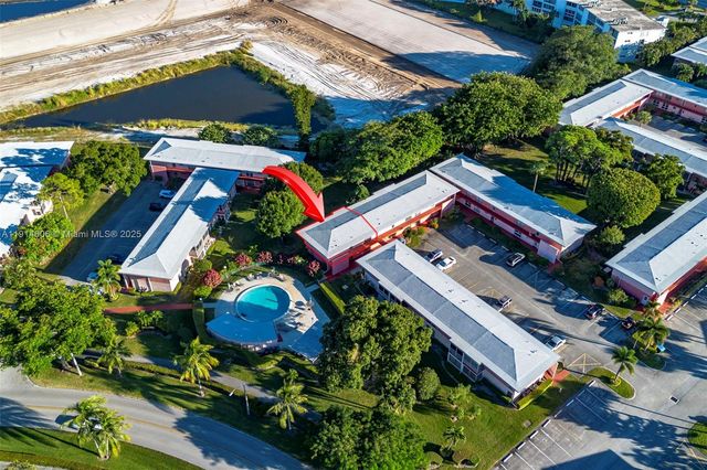 18 Golfs Edge D, West Palm Beach, FL 33417