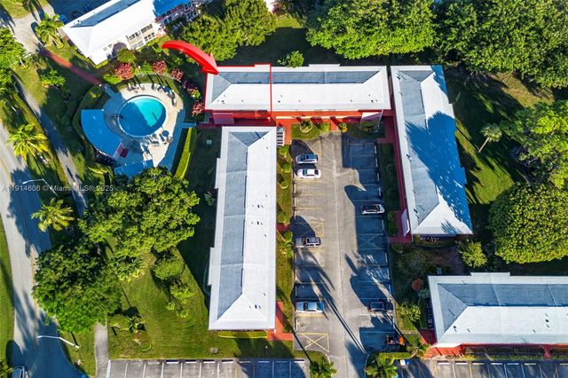 18 Golfs Edge D, West Palm Beach, FL 33417