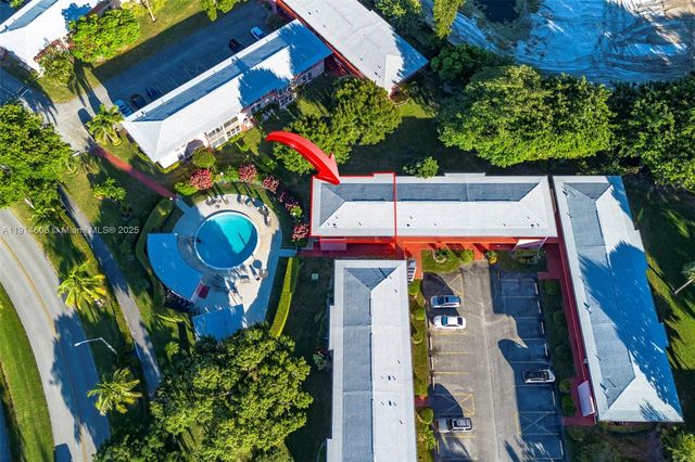 18 Golfs Edge D, West Palm Beach, FL 33417