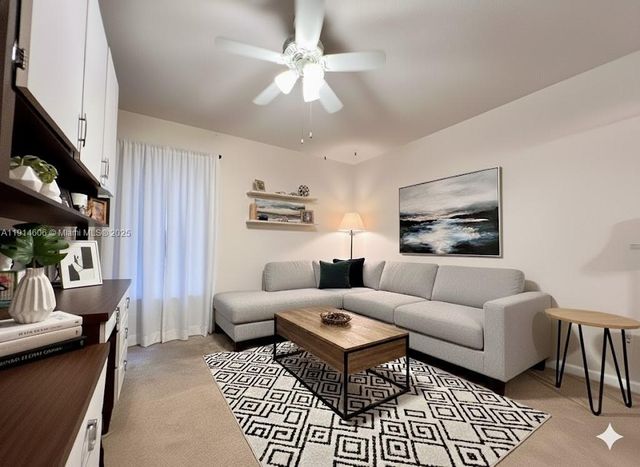 18 Golfs Edge D, West Palm Beach, FL 33417